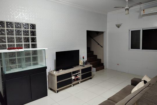 Sala de casa para alugar com 3 quartos, 150m² em Vila Áurea (Vicente de Carvalho), Guarujá