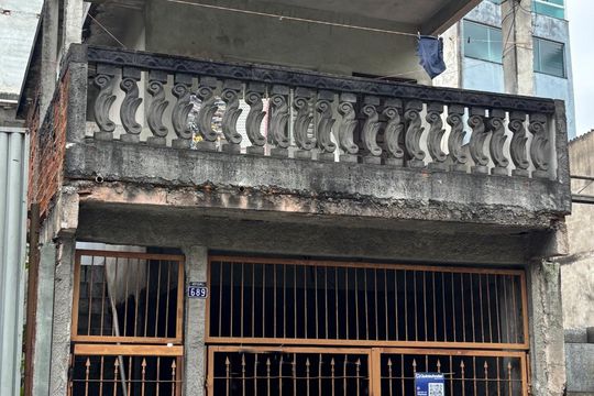 Fachada  de casa à venda com 4 quartos, 180m² em Jardim Campestre, São Bernardo do Campo