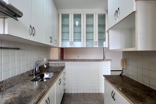 cozinha de apartamento à venda com 2 quartos, 64m² em Lourdes, Belo Horizonte