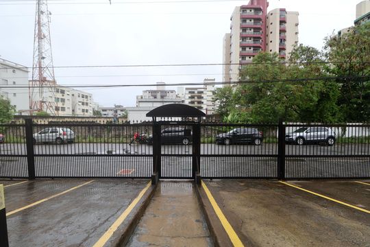 Fachada de apartamento para alugar com 2 quartos, 70m² em Jardim Las Palmas, Guarujá