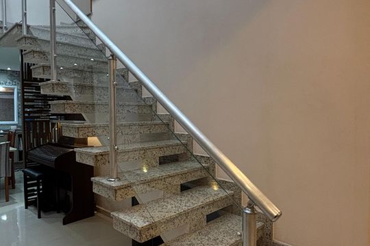 Escada de casa à venda com 3 quartos, 146m² em Vila Cecília Maria, Santo André