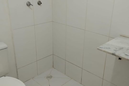 Banheiro de apartamento à venda com 2 quartos, 60m² em Coronel Aparicio Borges, Porto Alegre