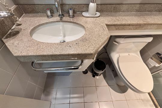 Banheiro  de kitnet/studio à venda com 1 quarto, 32m² em Indianópolis, São Paulo