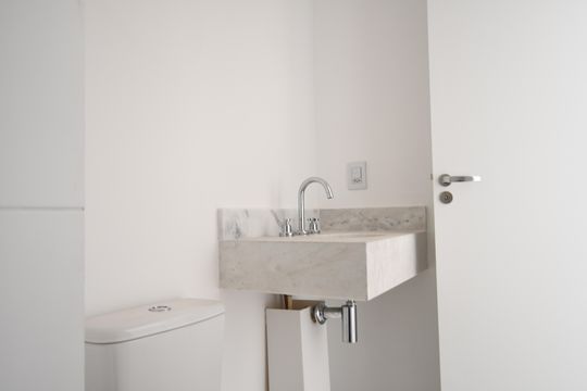 Banheiro de kitnet/studio à venda com 1 quarto, 45m² em Taquaral, Campinas