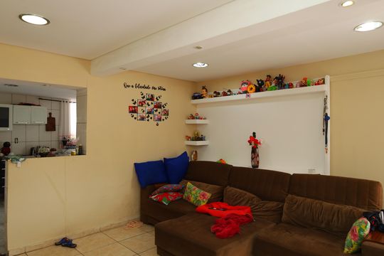 Sala de casa à venda com 2 quartos, 250m² em Jardim Adelaide, São Paulo
