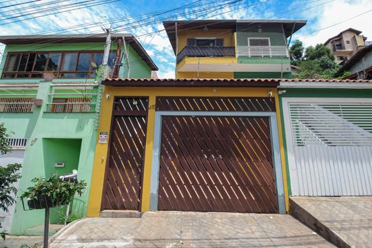 Fachada de casa à venda com 3 quartos, 126m² em Parque Monte Alegre, Taboão da Serra