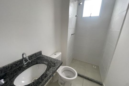 Banheiro de apartamento para alugar com 2 quartos, 44m² em Chácaras Rio-petrópolis, Duque de Caxias