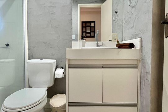 Banheiro de apartamento à venda com 3 quartos, 142m² em Vila Guararapes, Campinas