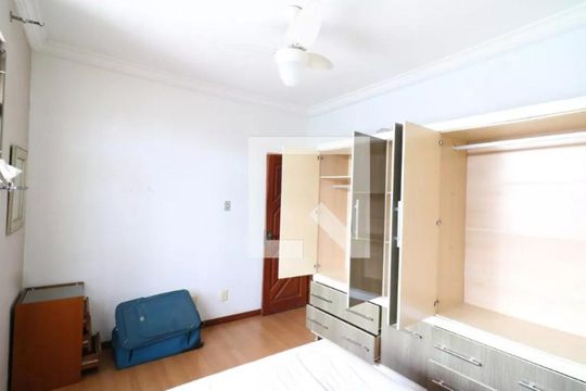 Quarto de casa para alugar com 2 quartos, 210m² em Jardim Carioca, Rio de Janeiro