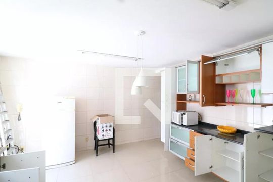Cozinha de casa para alugar com 2 quartos, 210m² em Jardim Carioca, Rio de Janeiro