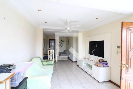 Casa para alugar com 2 quartos, 210m² em Jardim Carioca, Rio de Janeiro
