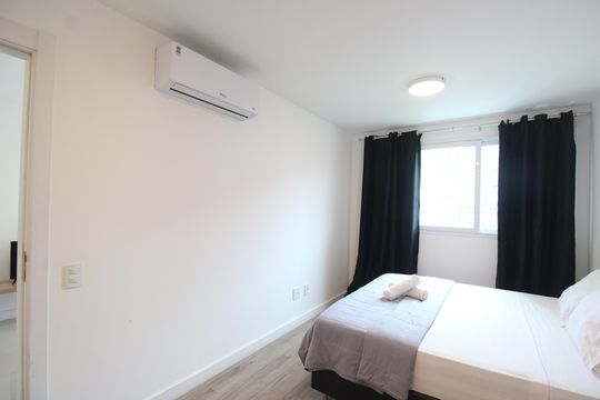 Suíte 1 de apartamento à venda com 2 quartos, 77m² em Barra Olímpica, Rio de Janeiro