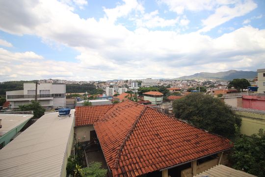 Vista de casa à venda com 6 quartos, 450m² em Santa Helena, Belo Horizonte