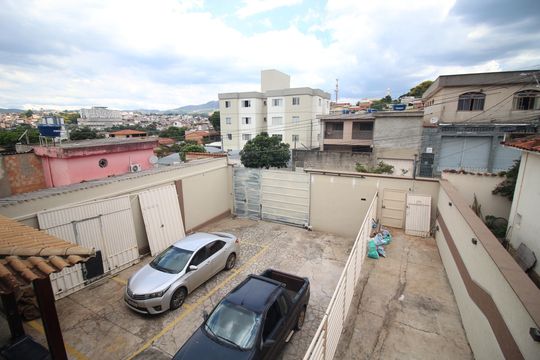 Quintal de casa à venda com 6 quartos, 450m² em Santa Helena, Belo Horizonte