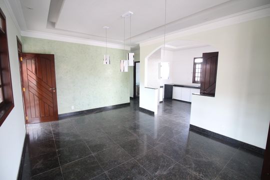 Casa à venda com 6 quartos, 450m² em Santa Helena, Belo Horizonte