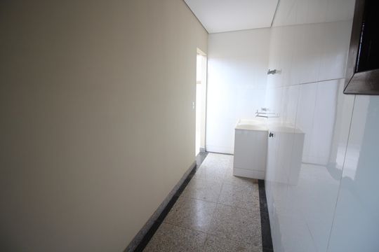 Área de Serviço de casa à venda com 6 quartos, 450m² em Santa Helena, Belo Horizonte