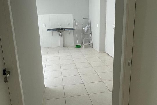 Sala de apartamento para alugar com 2 quartos, 44m² em Parque Colúmbia, Rio de Janeiro