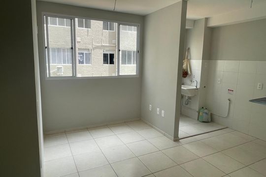 Sala de apartamento para alugar com 2 quartos, 44m² em Parque Colúmbia, Rio de Janeiro