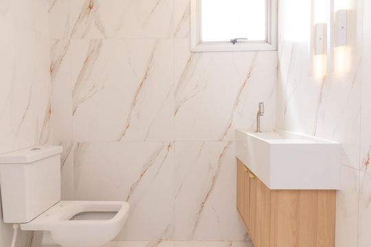 Banheiro de apartamento à venda com 2 quartos, 55m² em Vila Ré, São Paulo