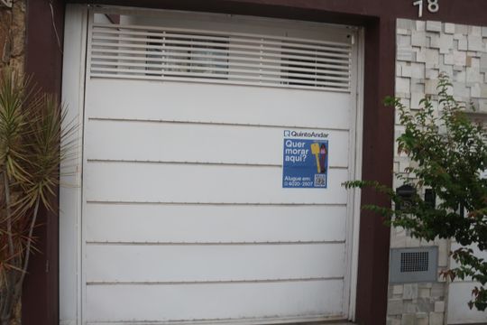 Plaquinha de apartamento para alugar com 2 quartos, 70m² em Cerâmica, São Caetano do Sul