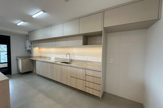 Cozinha de apartamento à venda com 2 quartos, 123m² em Alphaville Industrial, Barueri