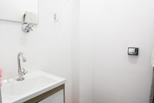 Lavabo de apartamento para alugar com 2 quartos, 101m² em Itaim Bibi, São Paulo