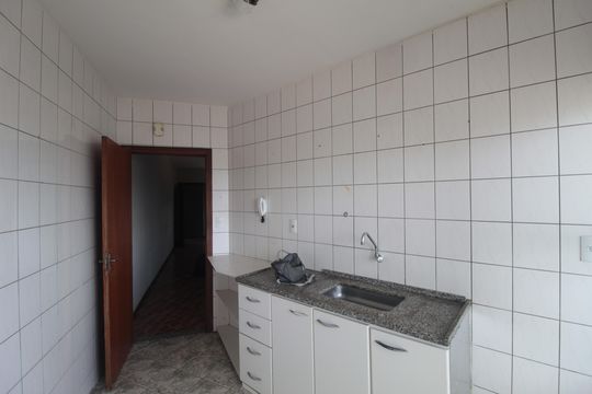 Cozinha de apartamento para alugar com 3 quartos, 60m² em Minas Caixa, Belo Horizonte