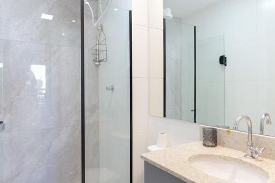 Banheiro de kitnet/studio para alugar com 1 quarto, 28m² em Tucuruvi, São Paulo