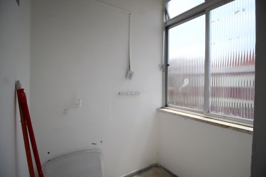 Área de Serviço de apartamento à venda com 2 quartos, 51m² em Passo da Areia, Porto Alegre