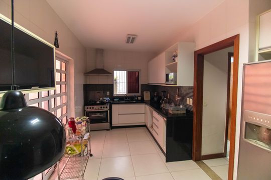 Cozinha de casa para alugar com 3 quartos, 300m² em Santa Rosa, Niterói