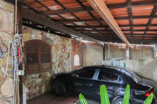Garagem de casa à venda com 2 quartos, 80m² em Minas Caixa, Belo Horizonte
