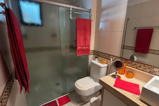 Banheiro da Suíte 1 de apartamento à venda com 3 quartos, 141m² em Vila Assunção, Santo André