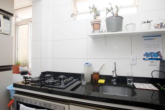 Cozinha de apartamento à venda com 1 quarto, 36m² em Azenha, Porto Alegre