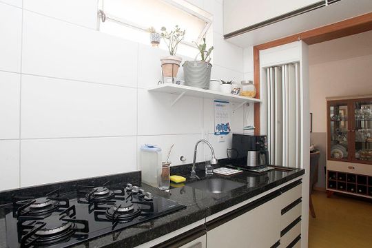 Cozinha de apartamento à venda com 1 quarto, 36m² em Azenha, Porto Alegre
