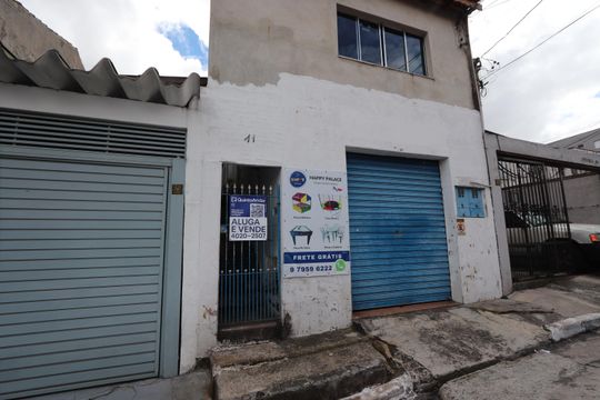 Fachada de casa à venda com 2 quartos, 80m² em Jardim Guairaca, São Paulo