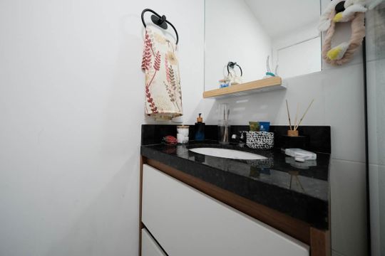 Banheiro de apartamento à venda com 2 quartos, 34m² em Vila Guilhermina, São Paulo