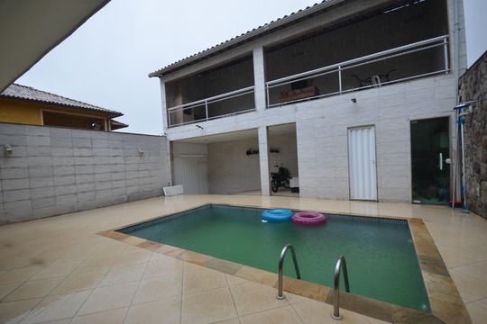 Piscina de casa à venda com 4 quartos, 360m² em Vila Valqueire, Rio de Janeiro