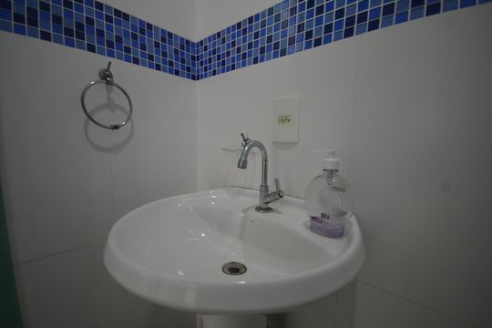 Lavabo da Sala de casa à venda com 4 quartos, 360m² em Vila Valqueire, Rio de Janeiro