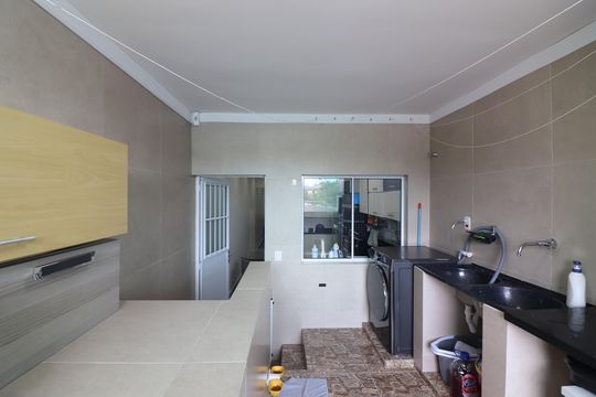 Área de Serviço de casa à venda com 3 quartos, 220m² em Conjunto Residencial Enseada, São Bernardo do Campo