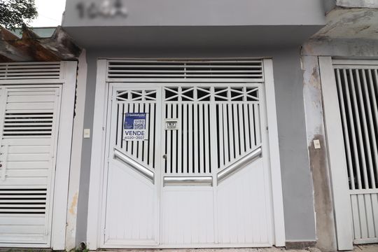 Fachada de casa à venda com 3 quartos, 220m² em Conjunto Residencial Enseada, São Bernardo do Campo
