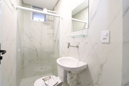 Banheiro de kitnet/studio para alugar com 1 quarto, 16m² em Barra Funda, São Paulo