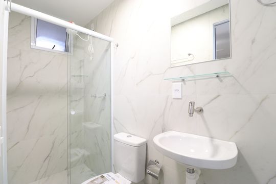 Banheiro de kitnet/studio para alugar com 1 quarto, 15m² em Barra Funda, São Paulo
