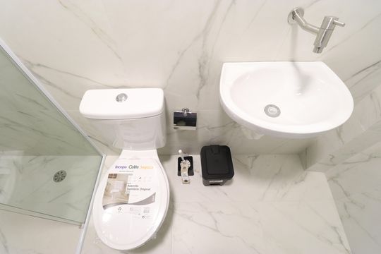 Banheiro de kitnet/studio para alugar com 1 quarto, 15m² em Barra Funda, São Paulo