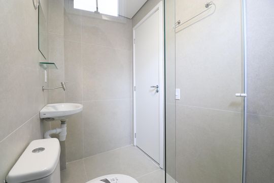 Banheiro de kitnet/studio para alugar com 1 quarto, 26m² em Barra Funda, São Paulo