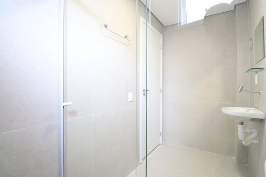 Banheiro de kitnet/studio para alugar com 1 quarto, 26m² em Barra Funda, São Paulo