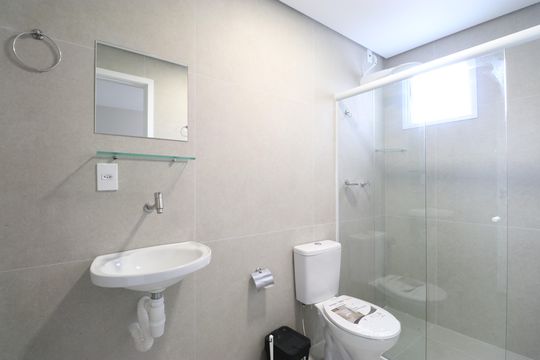 Banheiro de kitnet/studio para alugar com 1 quarto, 26m² em Barra Funda, São Paulo