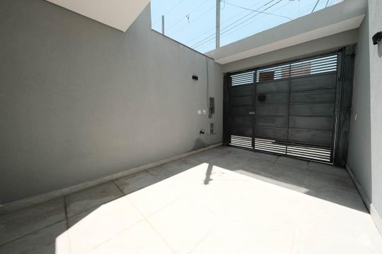 Garagem de casa à venda com 2 quartos, 93m² em Parque Boturussu, São Paulo