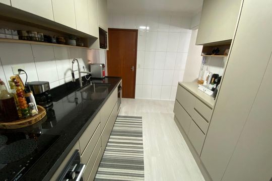Cozinha de apartamento à venda com 3 quartos, 112m² em Jardim Maria Rosa, Taboão da Serra
