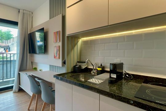 Cozinha de kitnet/studio para alugar com 1 quarto, 27m² em Vila Madalena, São Paulo