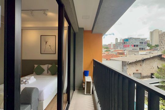Varanda de kitnet/studio para alugar com 1 quarto, 27m² em Vila Madalena, São Paulo